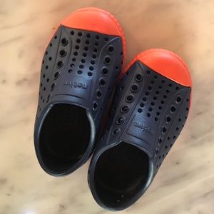 Navy and Orange Native Jefferson Shoes size C5 new without box